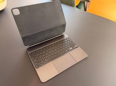 Apple Magic Keyboard for 13 inch iPad Pro