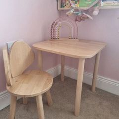 kids table and chair