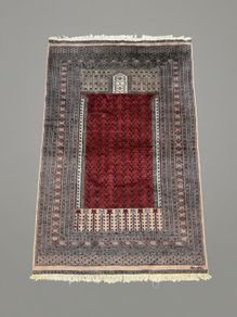 Fine Hand-Knotted Vintage Pakistani Rug