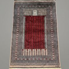 Fine Hand-Knotted Vintage Pakistani Rug