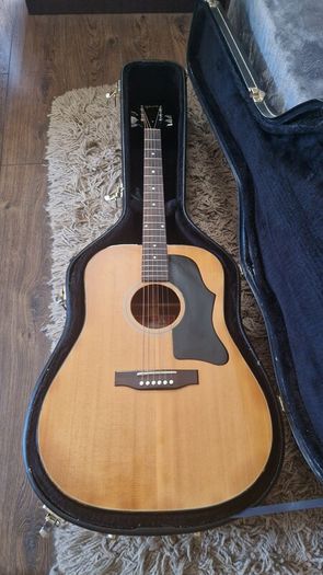 Gibson J50