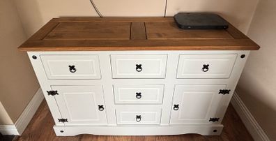 Chest of drawers