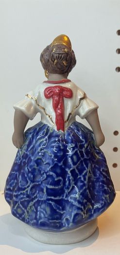 Porcelain fallera girl figurine, made in Spain