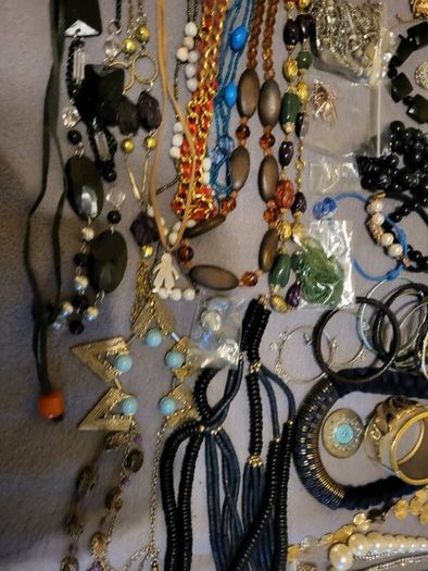 72 Piece Mixed Jewellery Job Lot / Bundle  40