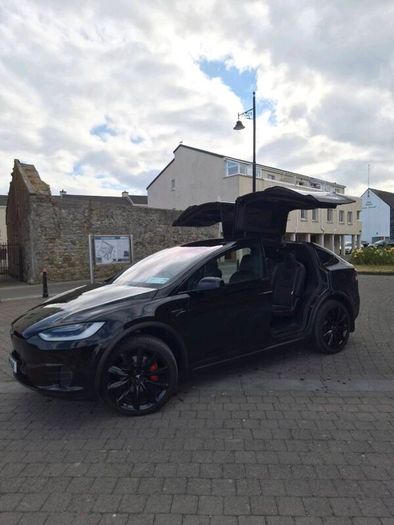 Tesla Model X 2018 open to P/X