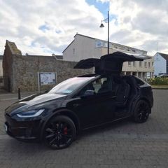 Tesla Model X 2018 open to P/X