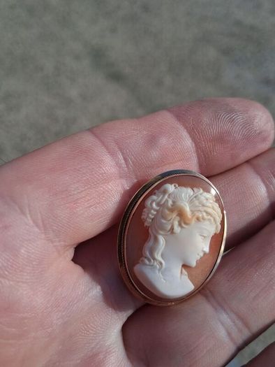 Vintage 14k Gold Cameo Brooch(5 grams)