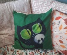 heart of house cat&skull cushion