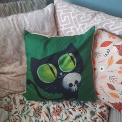 heart of house cat & skull cushion