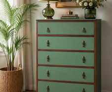 Vintage chest of drawers