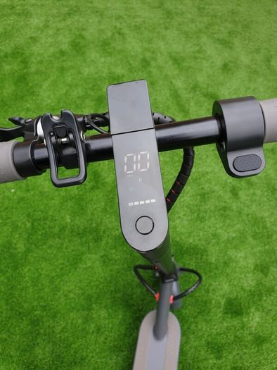 D8 Pro Electric Scooter (e-scooter)