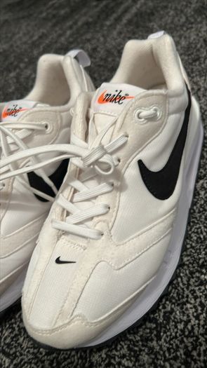 Nike AirMax Dawn Ladies trainers