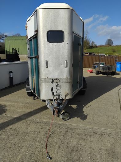 Horse box