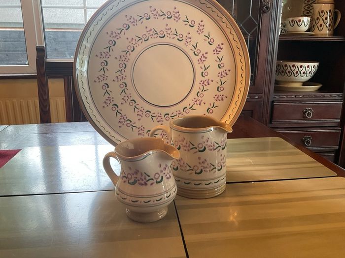 Nicholas Mosse Lavender  FURTHER REDUCED.  Washington Creek USA , a set if two jugs , a 4 inch creamer and a four and a  half inch cylinder jug