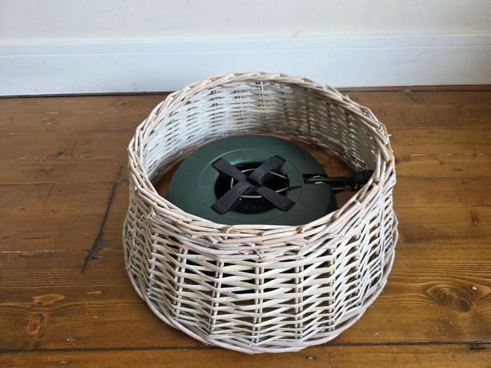 Krinner Christmas Tree Stand & Wicker Surround