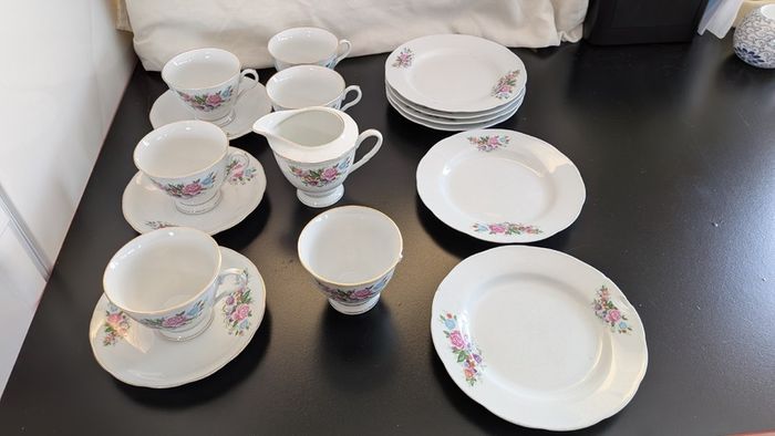 Vintage Yong Sheng / Nanjing Pagoda Chinese Floral Porcelain Tea Set