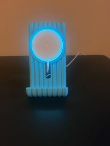 3D printed Stand and MagSafe charger 15W
