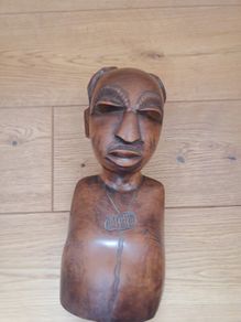 Statuette Africa in good condition Head