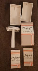 ladies vintage nymph razor with two razor blades in original packaging circa 1960's in excellent condition with no issues FREE STANDARD POSTAGE INCLUDED
