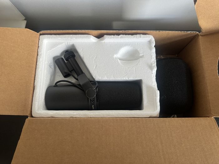 Streaming/podcast Bundle (Shure Sm7b + Motu M2 + Amp + Elgato Arm Pro)