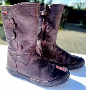 Gorgeous Full Leather Girls Boots Size UK 10