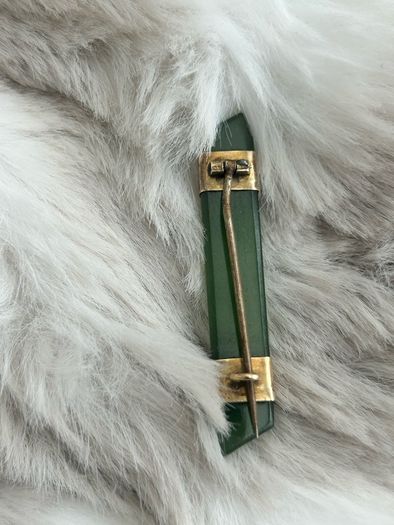 New Zealand Nephrite Jade and 9K Gold brooch