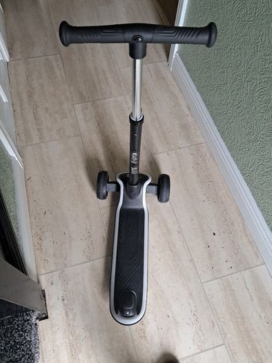 Child's scooter