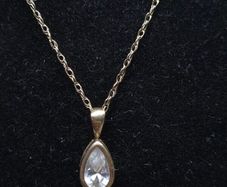 Vintage 9ct Gold Teardrop Pendant Necklace Fully Hallmarked