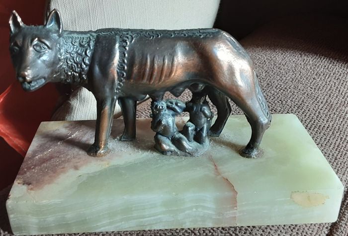 romulus and remus figurine
