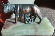 romulus and remus figurine