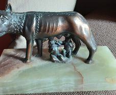 romulus and remus figurine