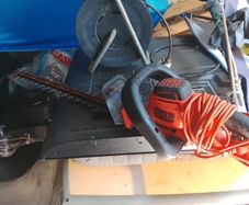 Black & decker hedge cutter works perfectly