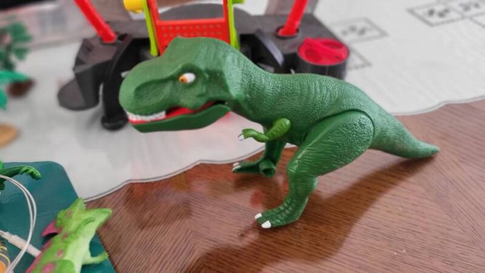 dinosaur truck & dinos