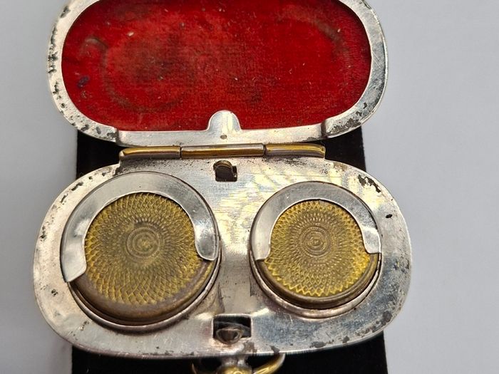Vintage double sovereign coin case