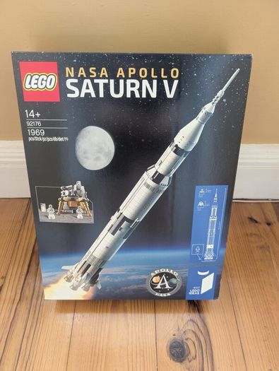 Lego Saturn V - BNIB