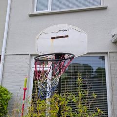 Basketball hoop