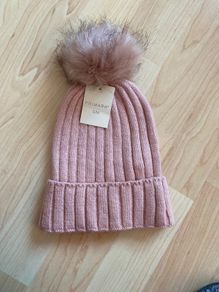 New girl hat size s/m have two great for twins