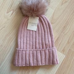 New girl hat size s/m have two great for twins