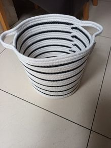Dunnes Stores Medium Cotton Rope Blasket.  Size : Medium - H10" x 11"   B.N.W.T.