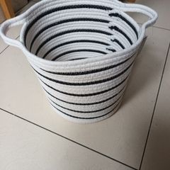 Dunnes Stores Medium Cotton Rope Blasket.  Size : Medium - H10" x 11"   B.N.W.T.