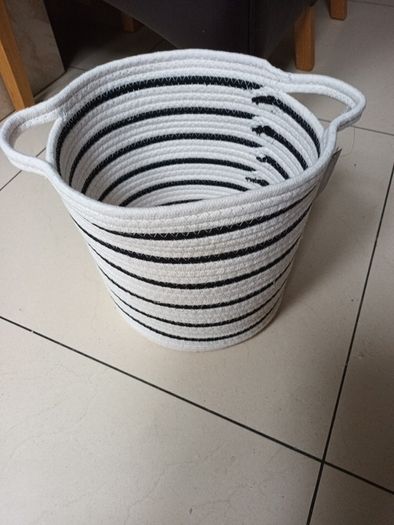 Dunnes Stores Medium Cotton Rope Blasket.  Size : Medium - H10" x 11"   B.N.W.T.