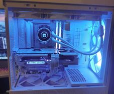 Custom White Gaming PC AMD RX 9070 XT 16 GB Ryzen 5 9600X 32GB Ram DDR5 2.5TB Storage