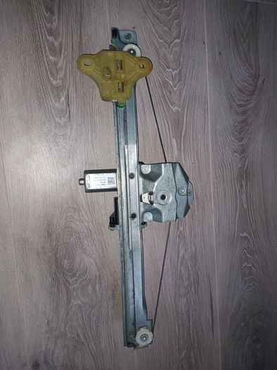 Renault captur rh front door window regulator