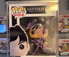 Funko Pop! DC Universe Gotham Oswald Cobblepot signed Robin Lord Taylor Autograph with umbrella drawing
