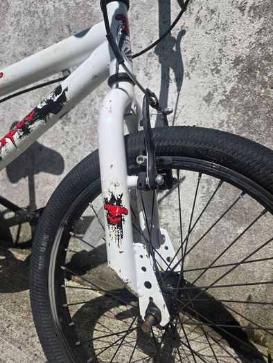 Apollo force 18 white BMX kids bike