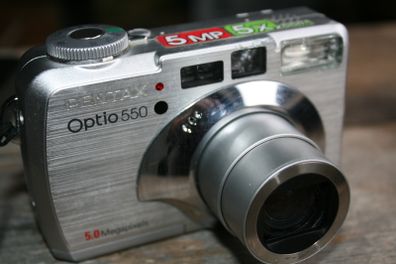 Pentax Optio 550 5MP Digital Camera with 5x Optical Zoom Works