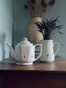 teapot and milk jug