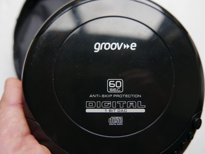 Groov-e Personal Portable CD Player Black GV-PS110-BK Works Well.