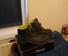 Work boots Brand new Huskee storm steel toe waterproof size 8