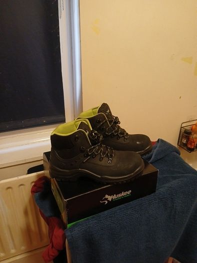 Work boots Brand new Huskee storm steel toe waterproof size 8